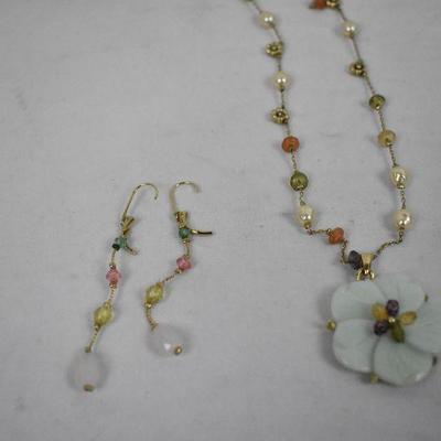 Costume Jewelry: Macy's Flower Necklace & Earrings, Blue/Gold Tone