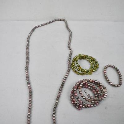 Costume Jewelry: 3 Bead Bracelets & 1 Bead Necklace Purple/Green