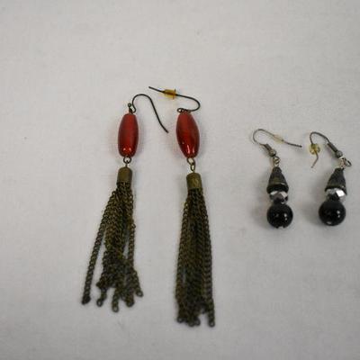 Costume Jewelry: 2 Dangle Earrings Red/Black
