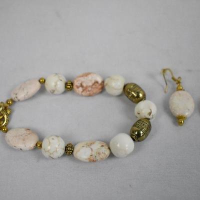 Costume Jewelry: Stone/Gold Tone Bracelet & Earrings