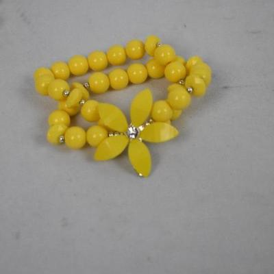 Costume Jewelry: Yellow/Flower Necklace & Bracelet