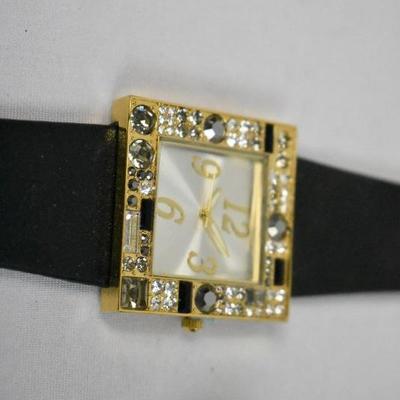 Costume Jewelry: Black/Gold Tone Necklace & Watch