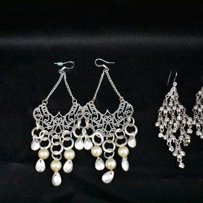 Costume Jewelry: 2 Dangle Earrings