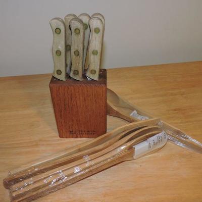 Set of Chicago Cutlery Steak Knives with Wooden Utensils