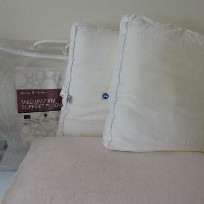 Lot of 2 Sleep Number Pillows and Memory Foam Pillow