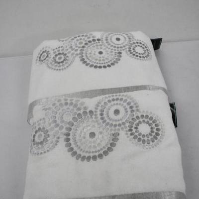 2 Avanti Bath Towels, White/SIlver - New