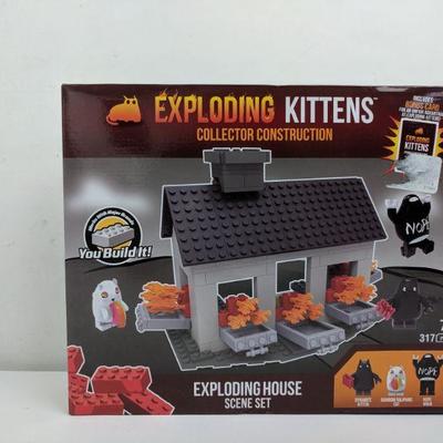 Exploding Kittens Exploding House Scene Set Collector Construction - New