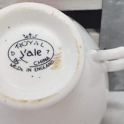 Vintage Royal Vale Bone China Teacup & Saucer - Pattern 7109