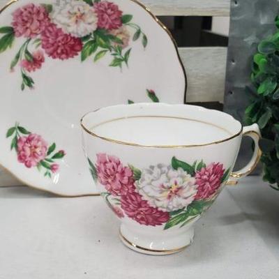 Vintage Royal Vale Bone China Teacup & Saucer - Pattern 7109