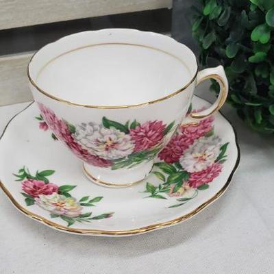 Vintage Royal Vale Bone China Teacup & Saucer - Pattern 7109