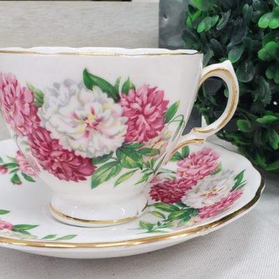 Vintage Royal Vale Bone China Teacup & Saucer - Pattern 7109