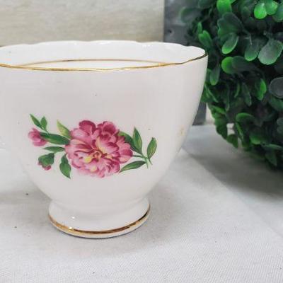 Vintage Royal Vale Bone China Teacup & Saucer - Pattern 7109