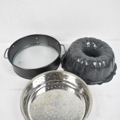 Bundt Cake Pan, Pampered Chef Springform Pan with Glass Bottom, and  Strainer | EstateSales.org