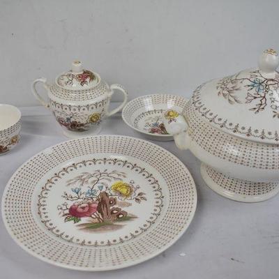 44 Piece Dishware Set, Nearly Complete for 9 Places, See Full Description