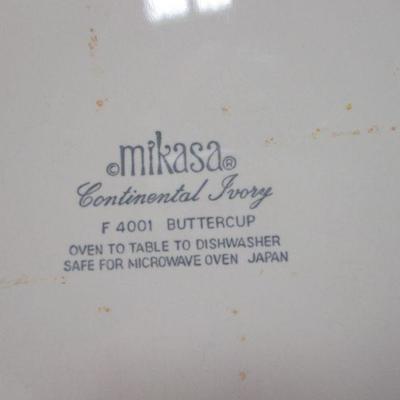 Lot 29 - Various Dishware Items - Fiesta - Metlox - Mikasa