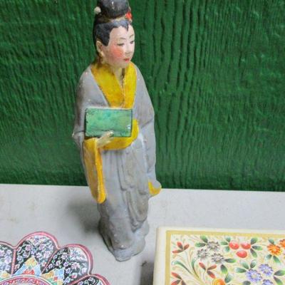 Lot 110 - Asian Items - Boxes - Woman Figure
