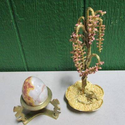 Lot 113 - Marble Egg & Tree