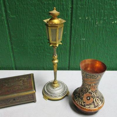 Lot 116 - Jewelry Box - Lamp - Vase