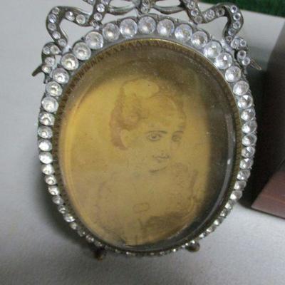 Lot 117 - Lane Jewelry Box - Magnifying Glass - Small Portrait 