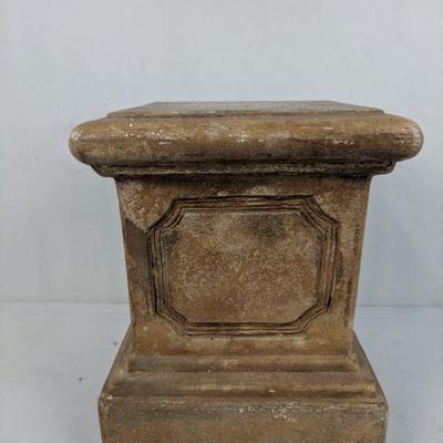 Stone Look Plaster Pedestal Stand - Small Chips