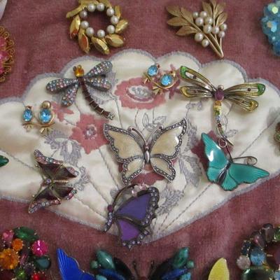 Lot 130 - Various Brooch Pendants  - Butterflies