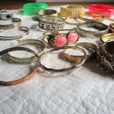 Lot 142 - Costume Jewelry  Bracelets 
