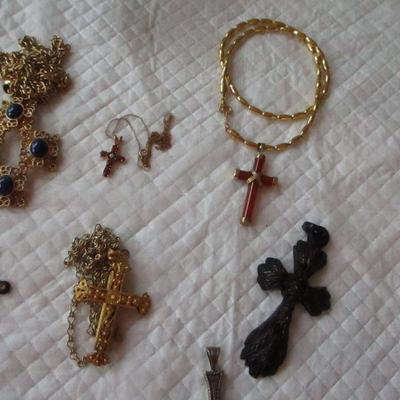 Lot 143 - Necklaces - Crosses 