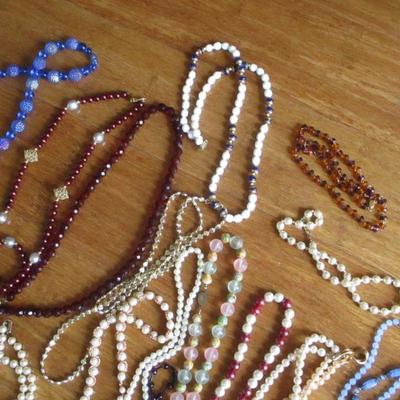 Lot 148 - Variety Of Costume Jewelry 