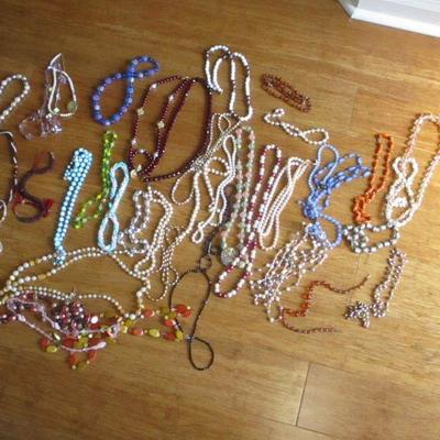 Lot 148 - Variety Of Costume Jewelry 