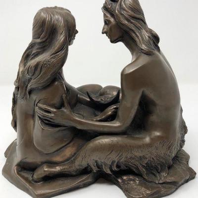 Vintage Couple About to Kiss Bronze