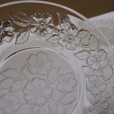 Lot 31 - 4 Clear Crystal & Frosted Salad Plates