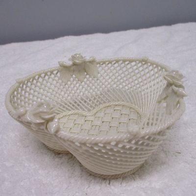 Lot 65 - Belleek Fermanagh Heart Basket Weaved Ivory 