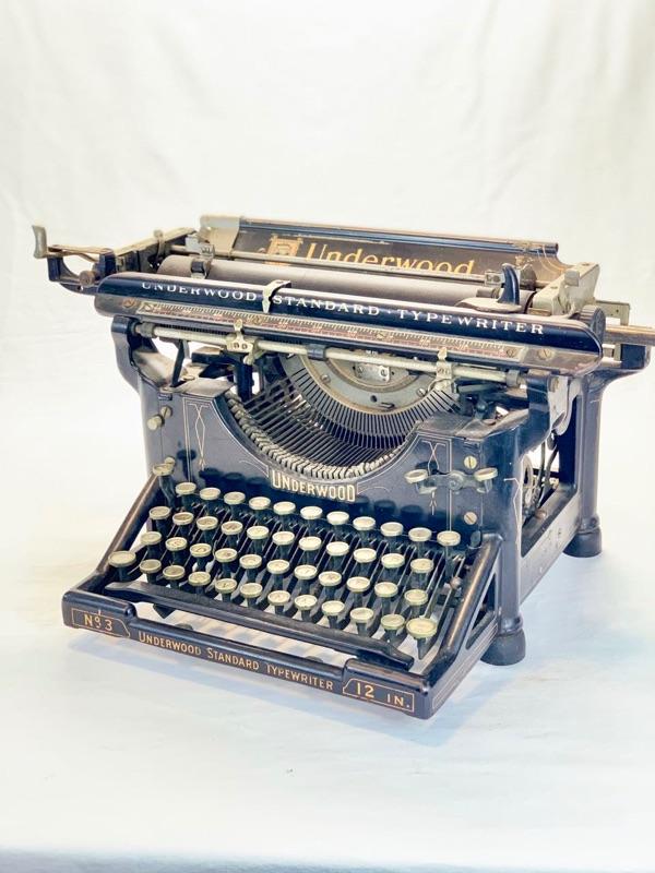 Underwood Typewriter | EstateSales.org