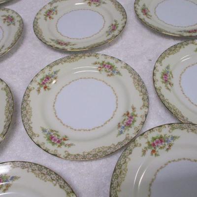 Lot 82 - Noritake China Set