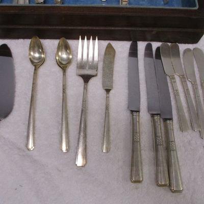 Lot 87 - 83 Pieces & Box Of WM A.Rogers Triple Silver Plate 