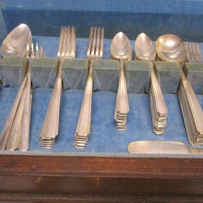 Lot 87 - 83 Pieces & Box Of WM A.Rogers Triple Silver Plate 