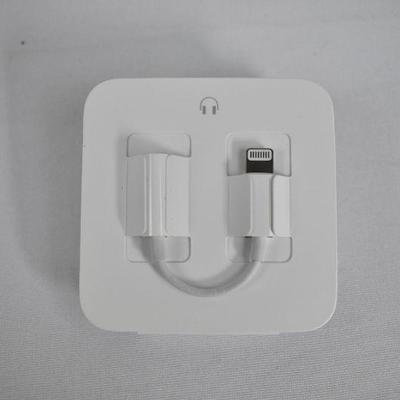 White WIRED Apple Earbuds with Lightning Cord Adapter