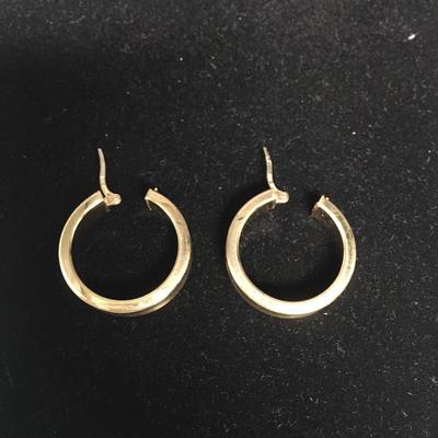 Lot 30 - 10KT and 14KT Gold Necklace & Earrings 