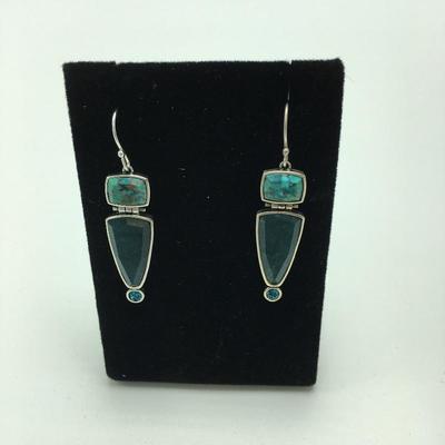 Lot 32 - Blue Stone Necklace & Earrings 
