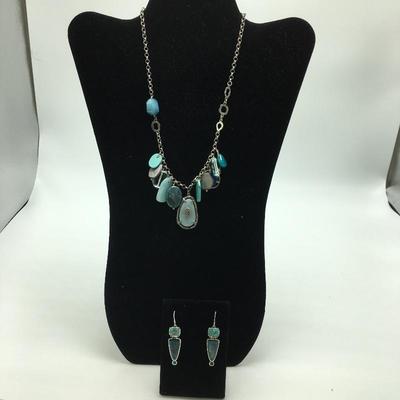 Lot 32 - Blue Stone Necklace & Earrings 