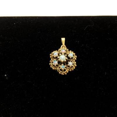 Lot 38 - 14k Gold Necklace & Opal Pendant