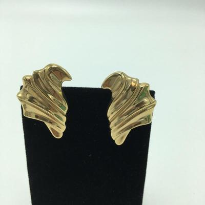 Lot 39 - Four Pair of 14k and 10k Gold Earrings 