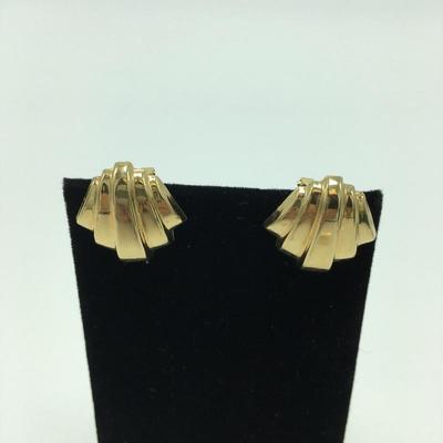Lot 39 - Four Pair of 14k and 10k Gold Earrings 