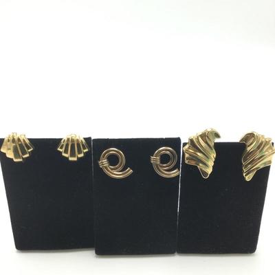 Lot 39 - Four Pair of 14k and 10k Gold Earrings 