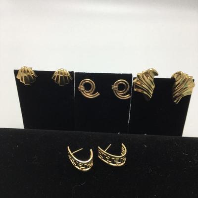 Lot 39 - Four Pair of 14k and 10k Gold Earrings 