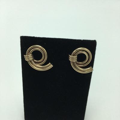 Lot 39 - Four Pair of 14k and 10k Gold Earrings 
