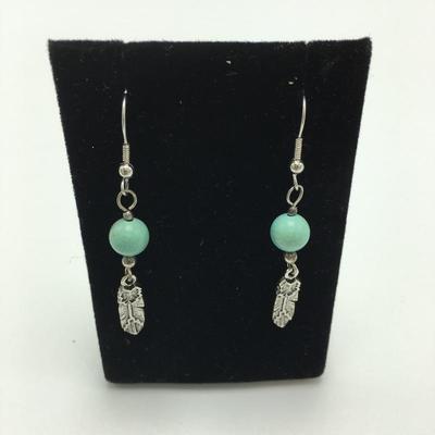 Lot 40 - Necklace, Earrings & Sterling Bracelet