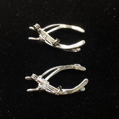 Lot 41 - Five Broaches 