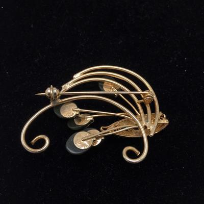Lot 41 - Five Broaches 