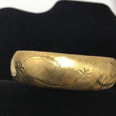 Lot 51 - 14k Gold Bangle Bracelet